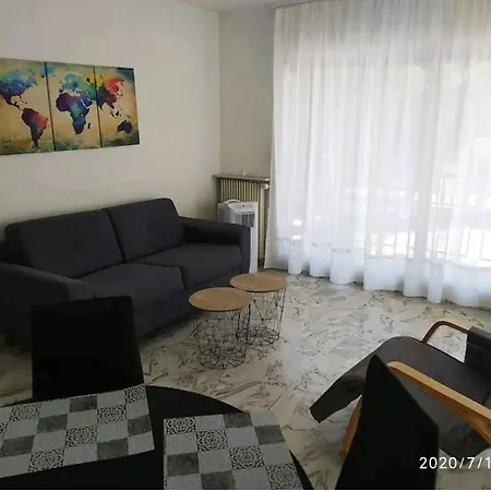 Apartment 2 Pieces Climatise A 200m Des Plages *
